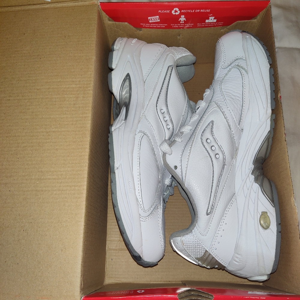 NEW Saucony Women's Sneakers